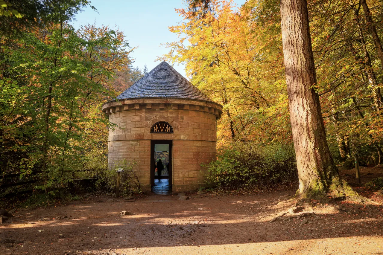 Ossian’s Hall of Mirrors