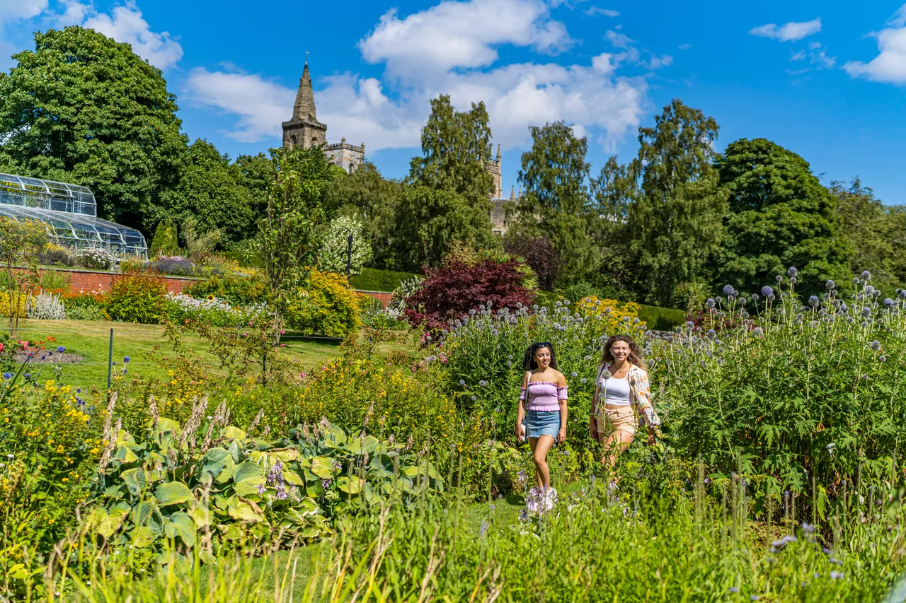 Pittencrieff Park