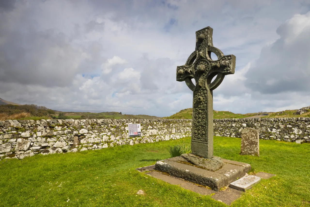 Kildalton Church and Cross