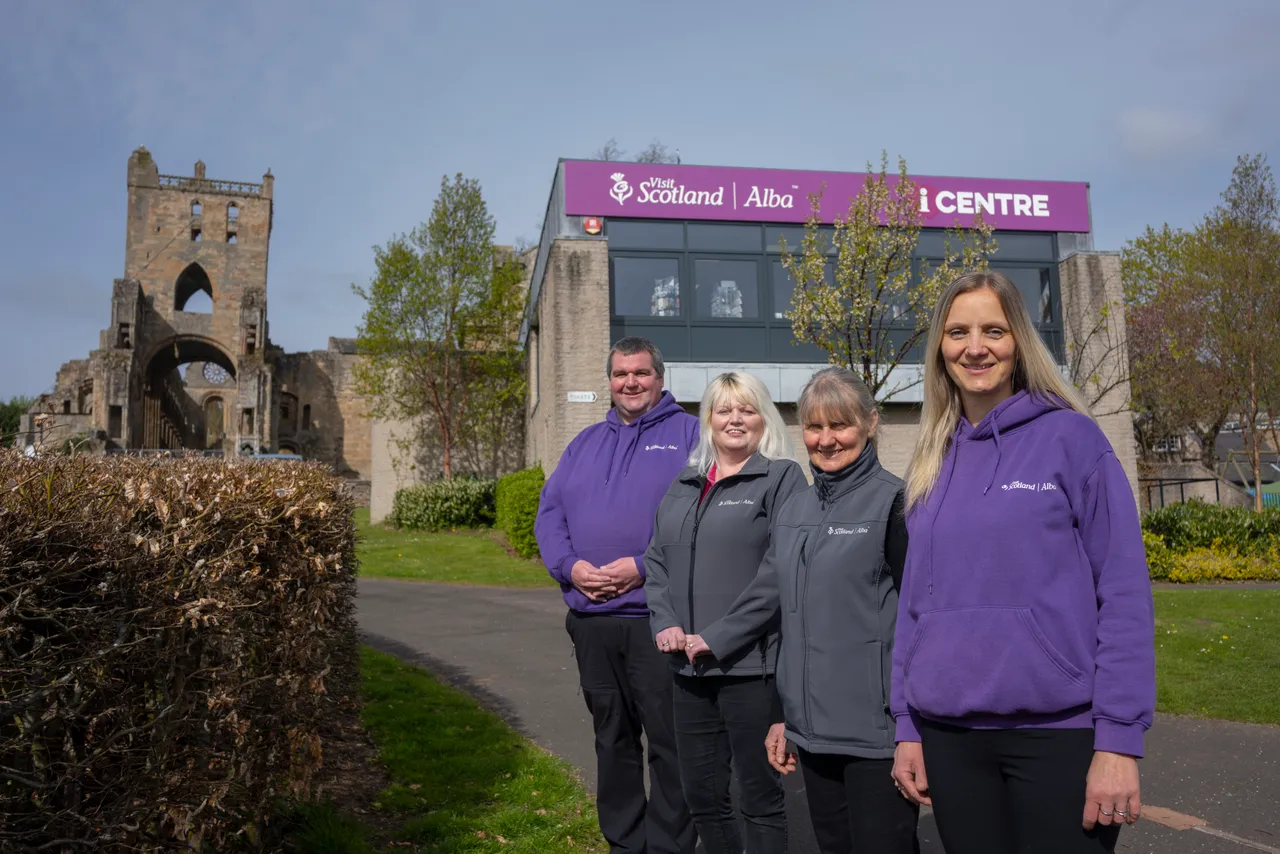 Jedburgh iCentre celebrate the launch of Year of Stories 2022