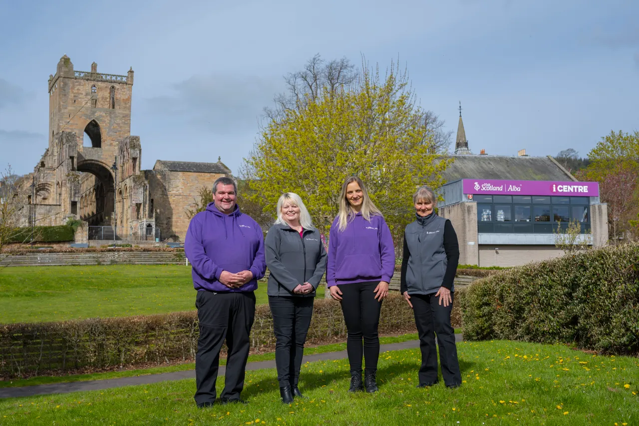 Jedburgh iCentre celebrate the launch of Year of Stories 2022