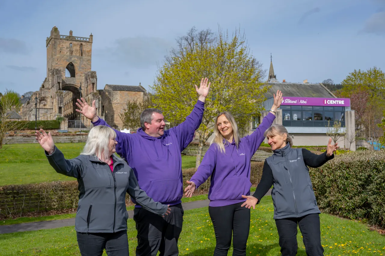 Jedburgh iCentre celebrate the launch of Year of Stories 2022