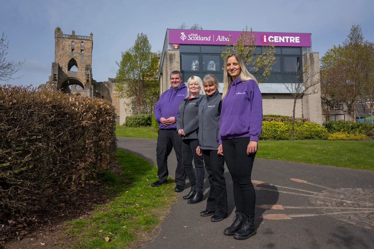Jedburgh iCentre celebrate the launch of Year of Stories 2022