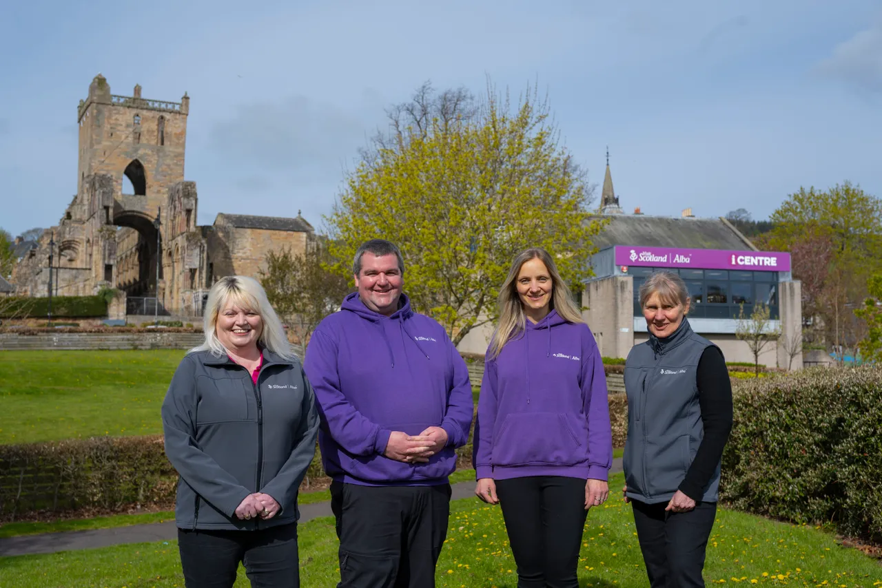 Jedburgh iCentre celebrate the launch of Year of Stories 2022