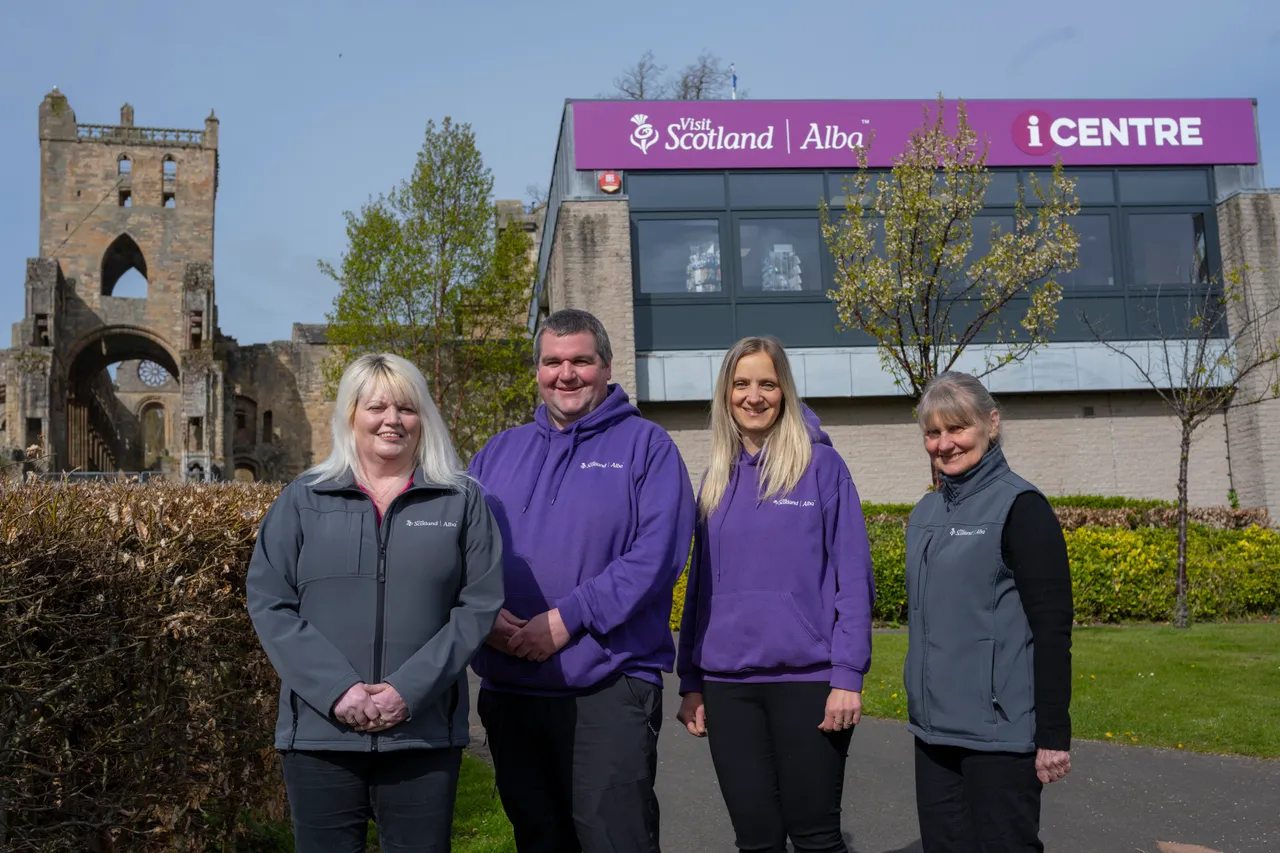 Jedburgh iCentre celebrate the launch of Year of Stories 2022
