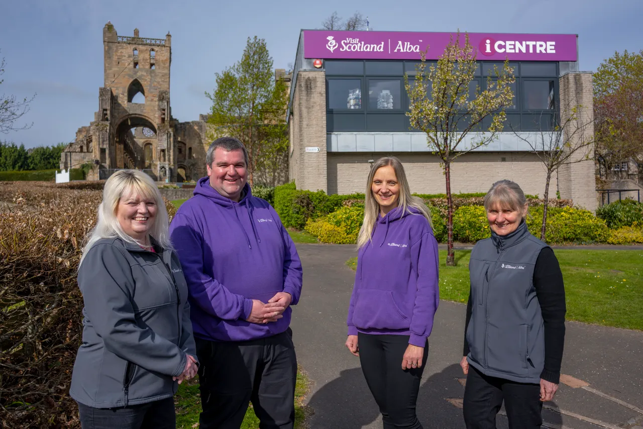 Jedburgh iCentre celebrate the launch of Year of Stories 2022