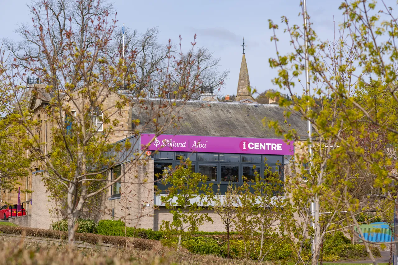 Jedburgh iCentre celebrate the launch of Year of Stories 2022