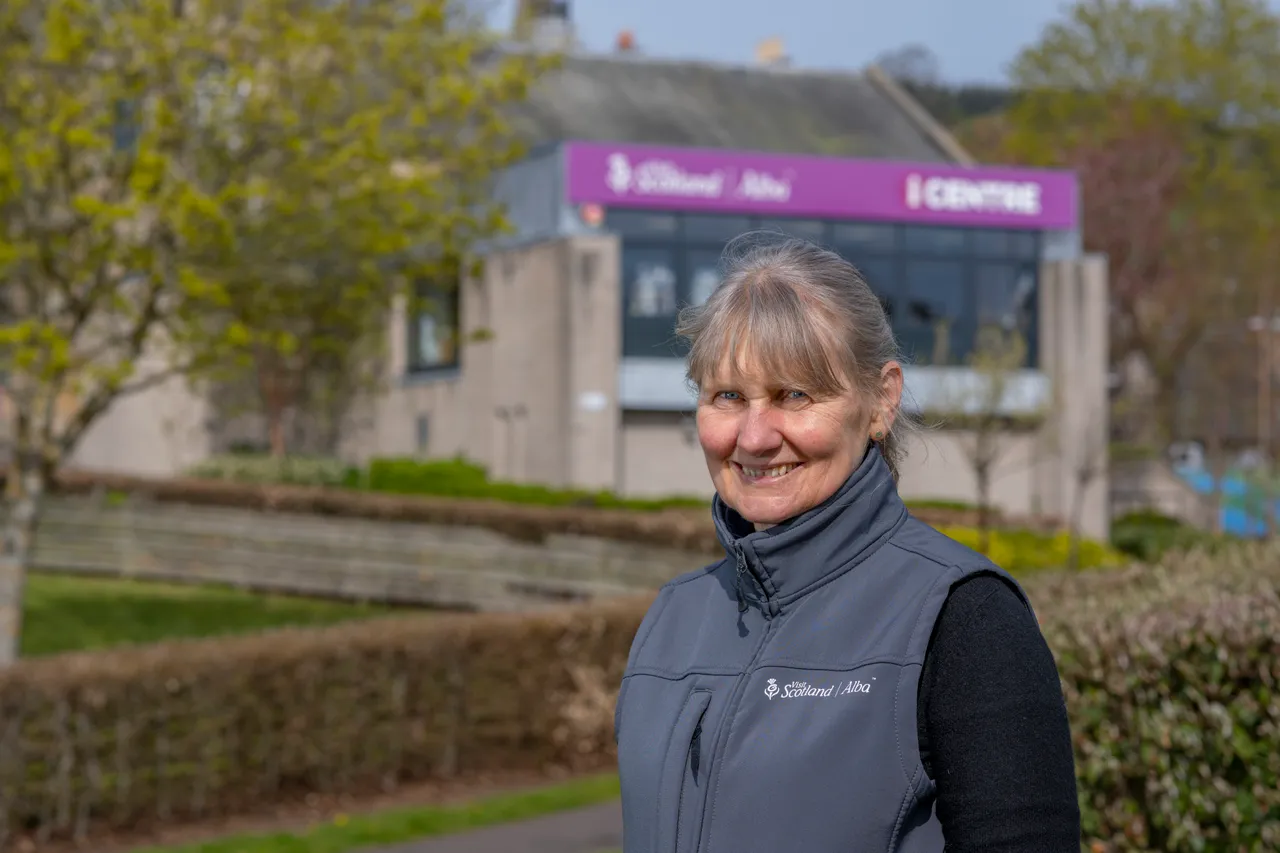 Jedburgh iCentre celebrate the launch of Year of Stories 2022