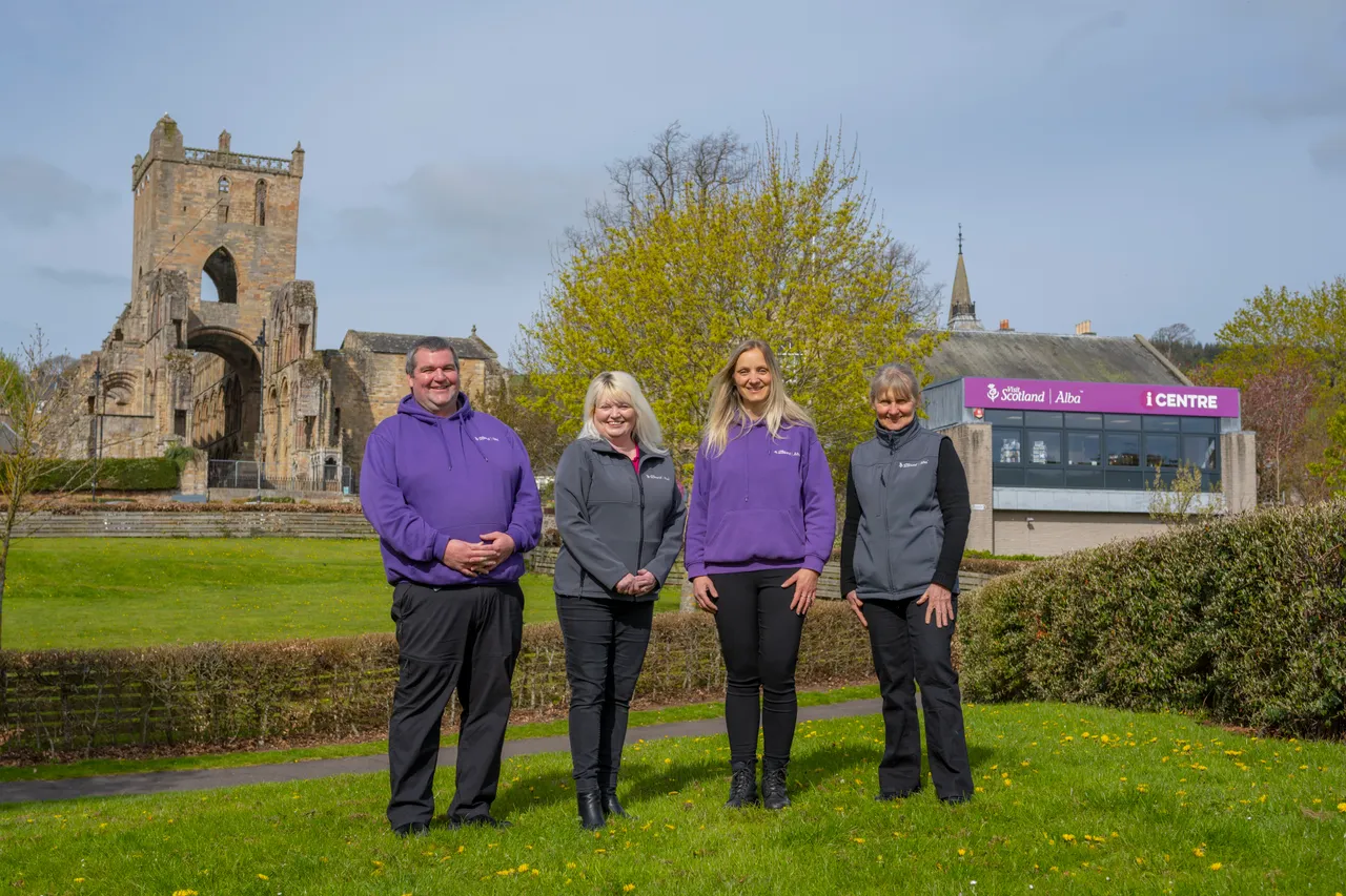 Jedburgh iCentre celebrate the launch of Year of Stories 2022