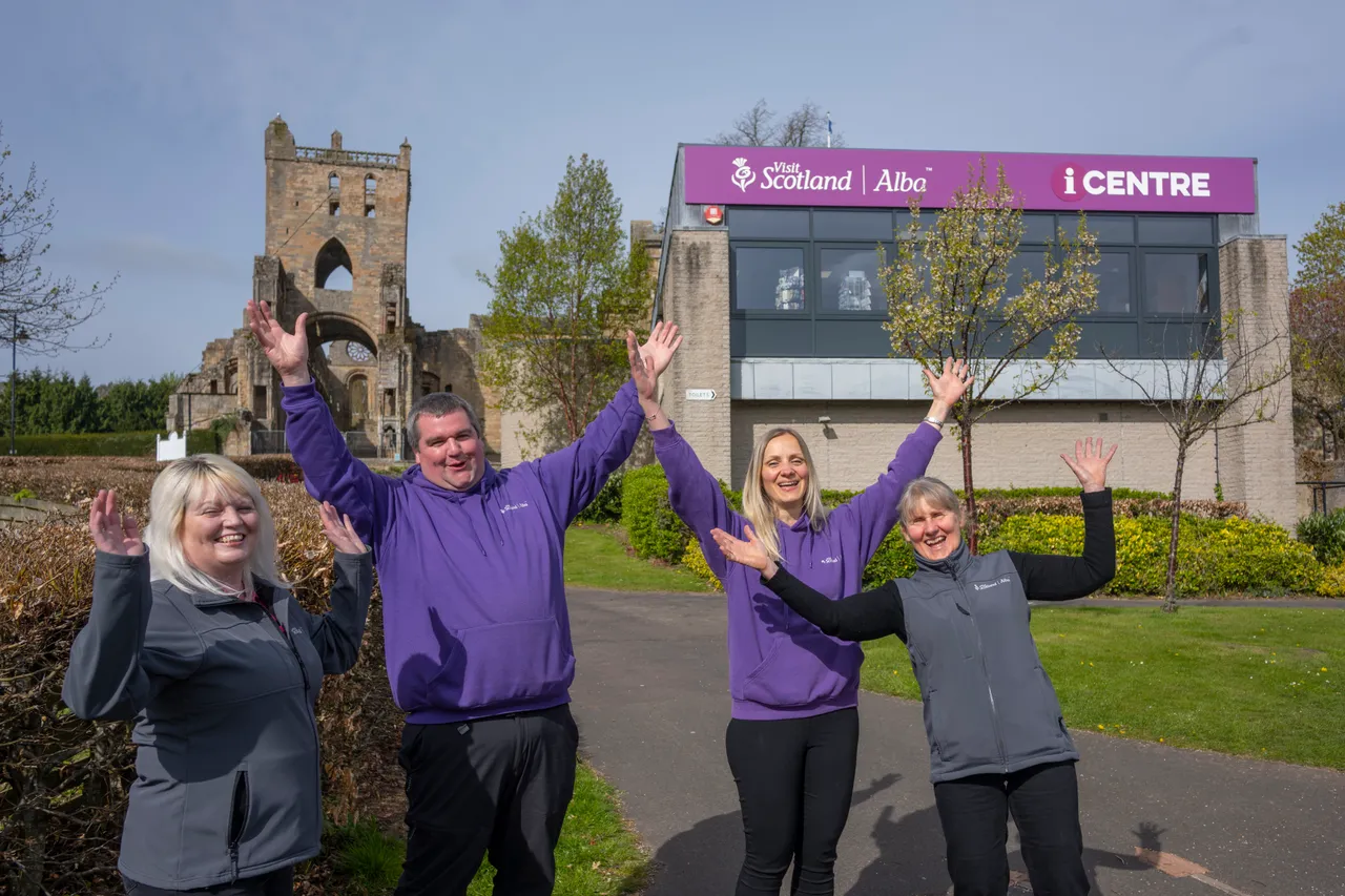 Jedburgh iCentre celebrate the launch of Year of Stories 2022