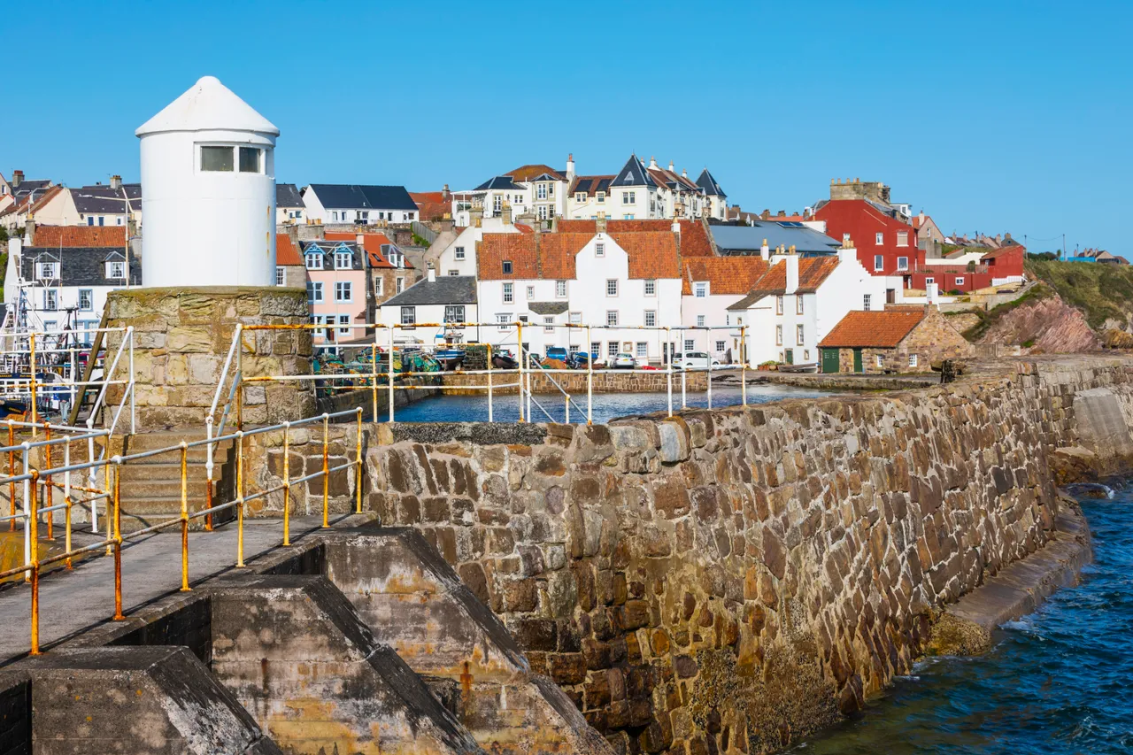 Pittenweem Harbour, East Pier Lighthouse