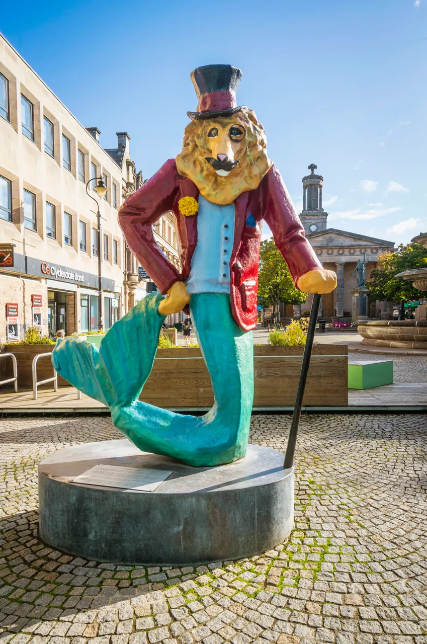 Dandy Lion Statue, Elgin