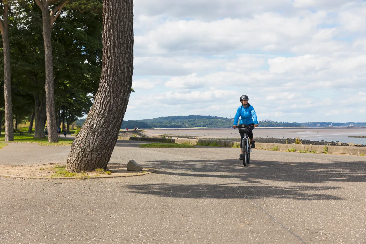 Cyclist on Silverknowes Esplanade