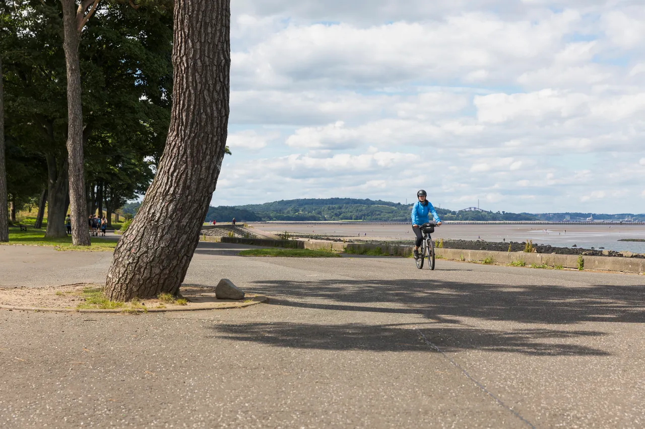 Cyclist on Silverknowes Esplanade