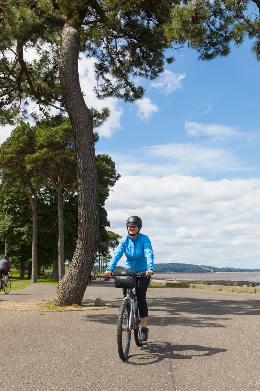 Cyclist on Silverknowes Esplanade