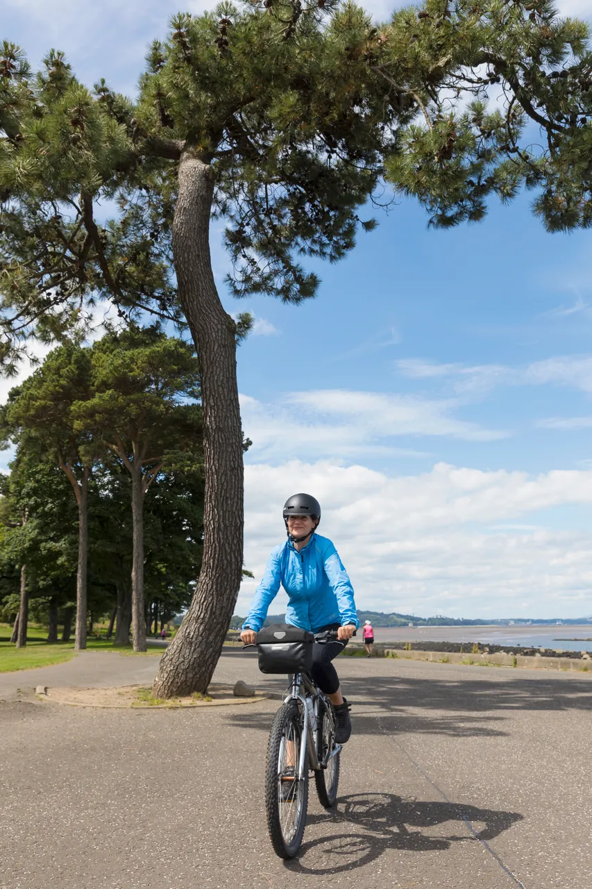 Cyclist on Silverknowes Esplanade