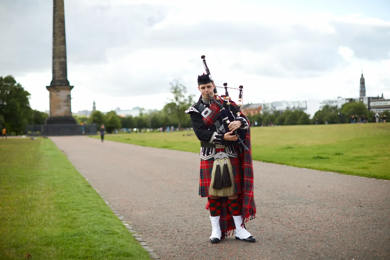 Dougie the Piper