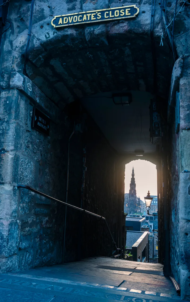 Advocate's Close