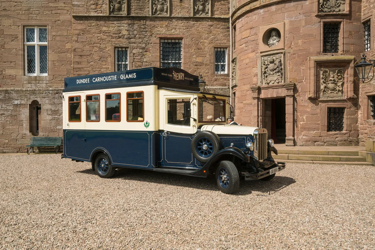 Vintage Tour Bus, Glamis Castle