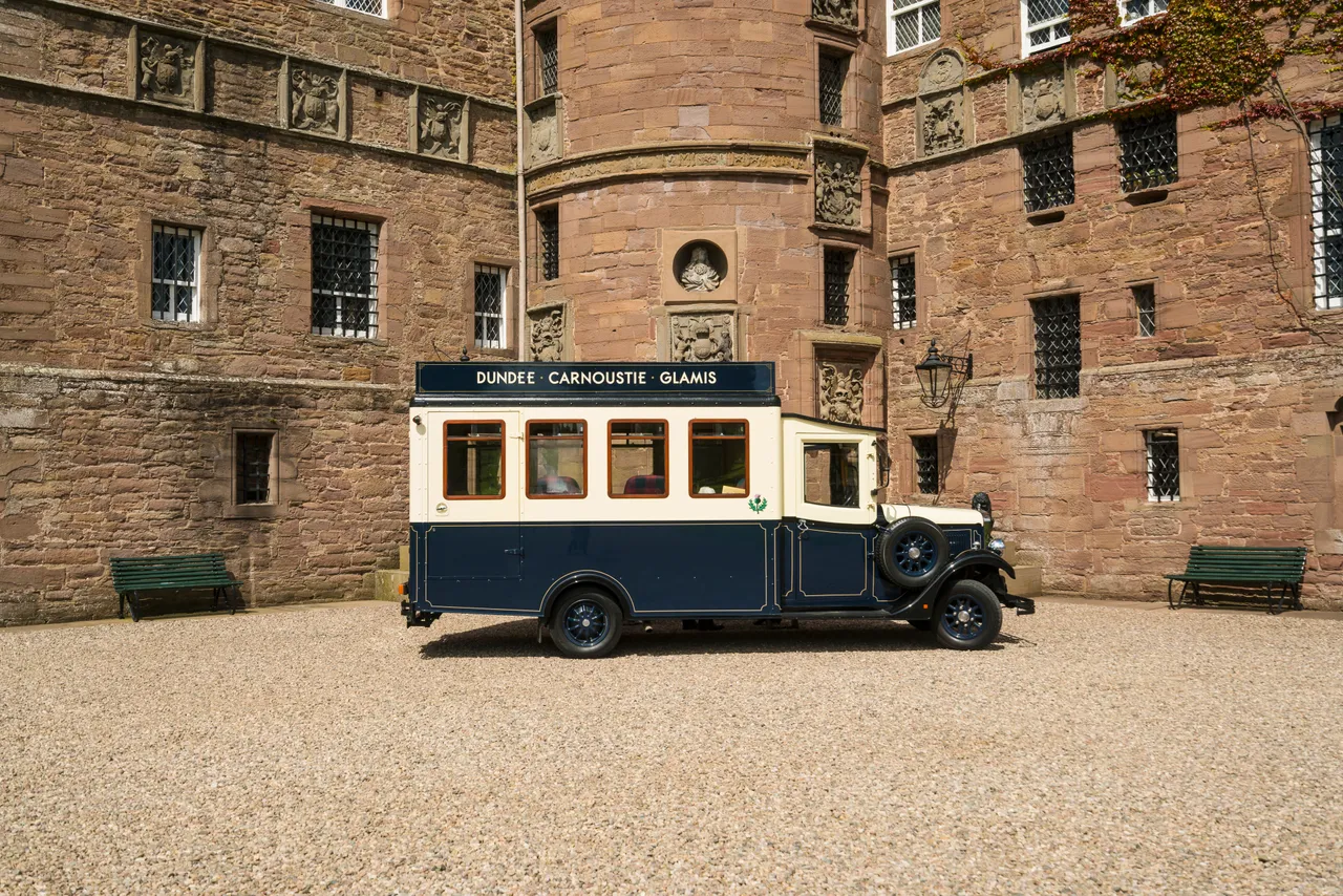 Vintage Tour Bus, Glamis Castle