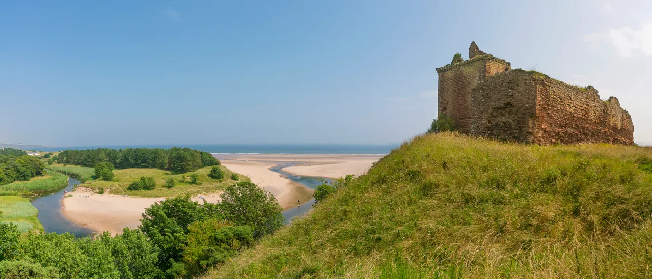 Red Castle, Lunan Bay