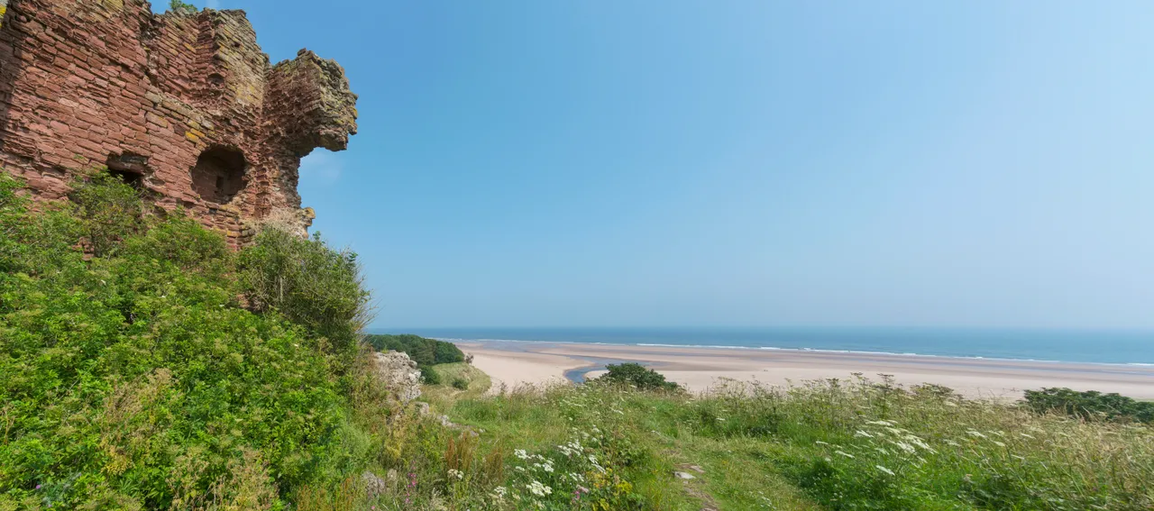 Red Castle, Lunan Bay