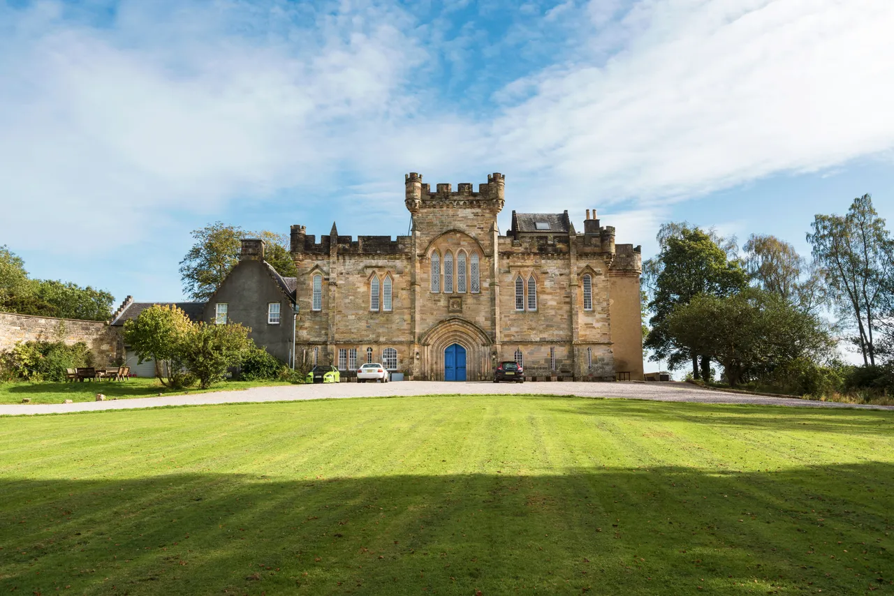 Craufurdland Castle