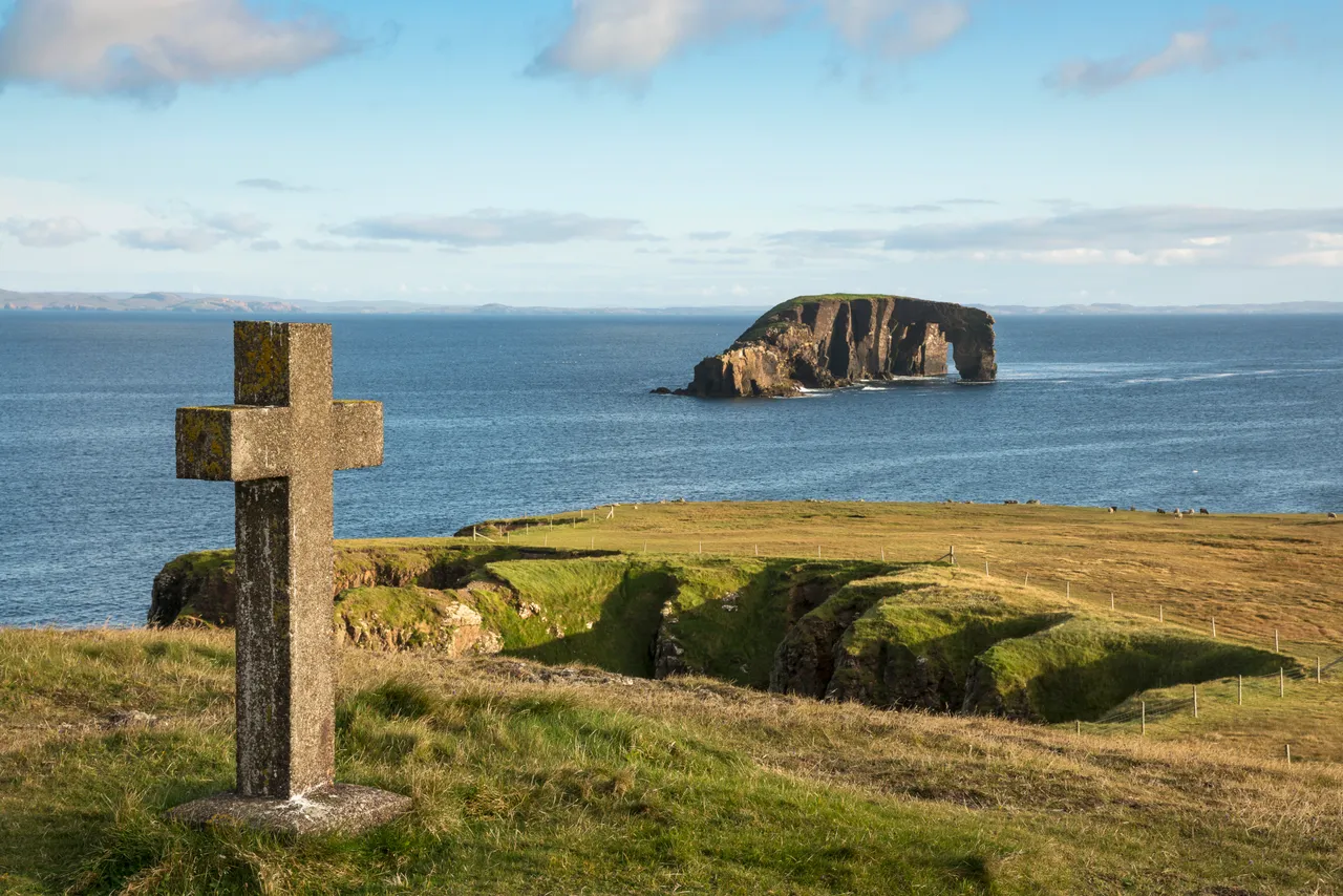 Eshaness Stone Cross & Dore Holm