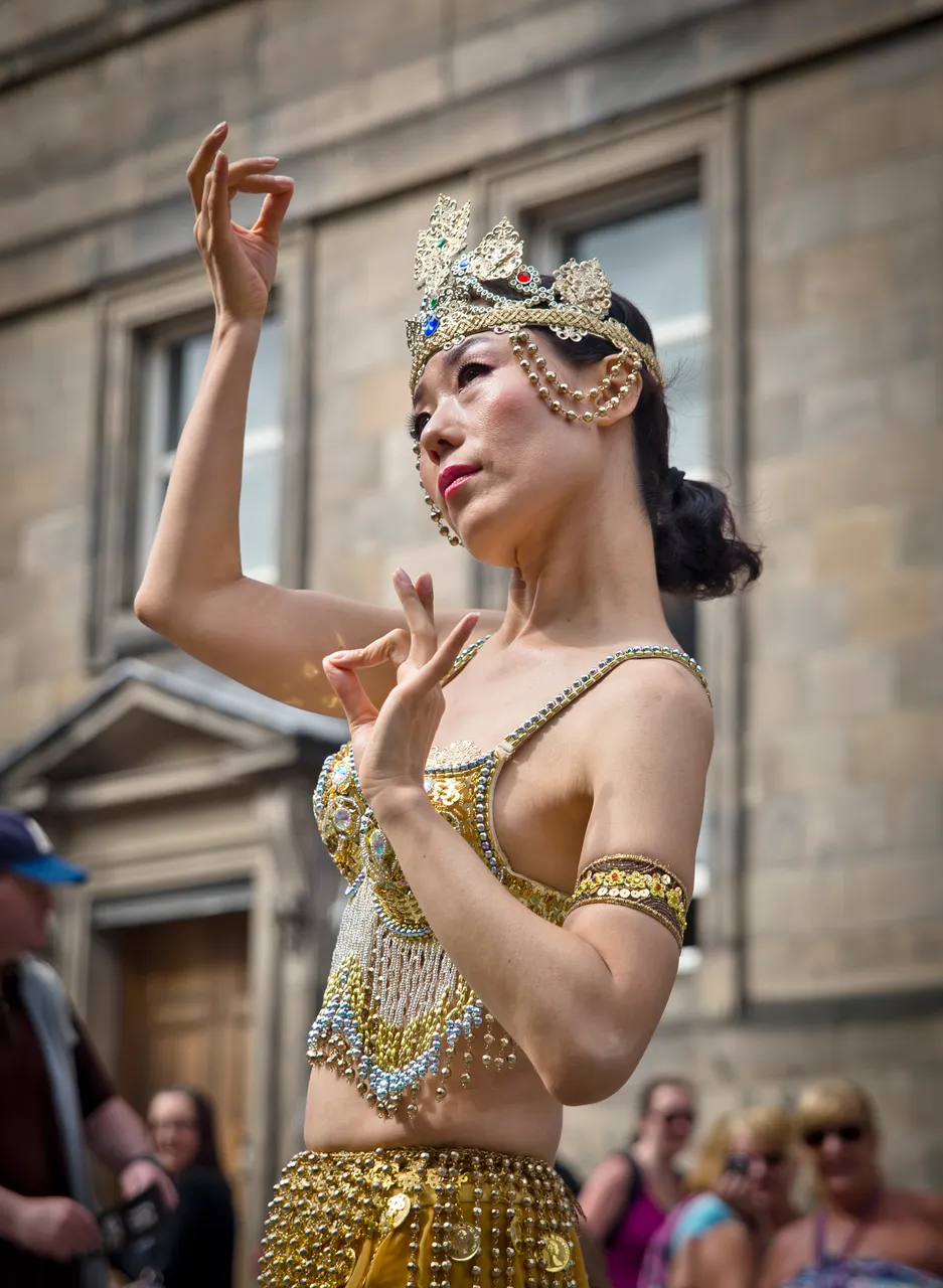 Fringe Street Performer