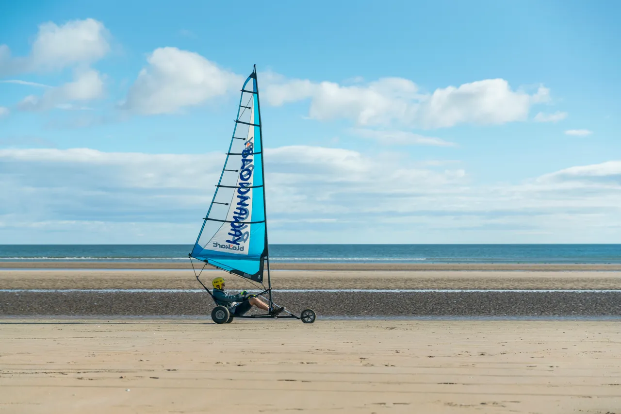 Landyachting – Blown Away
