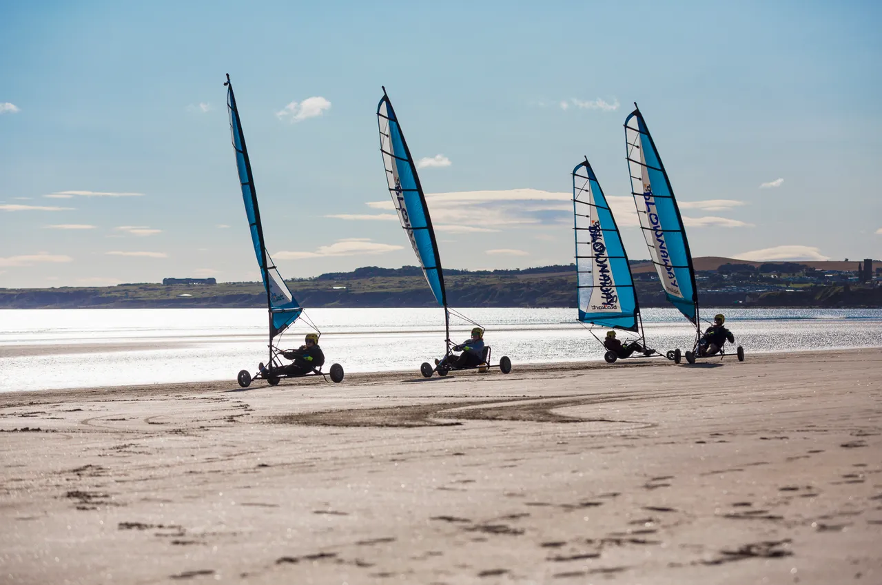 Landyachting – Blown Away