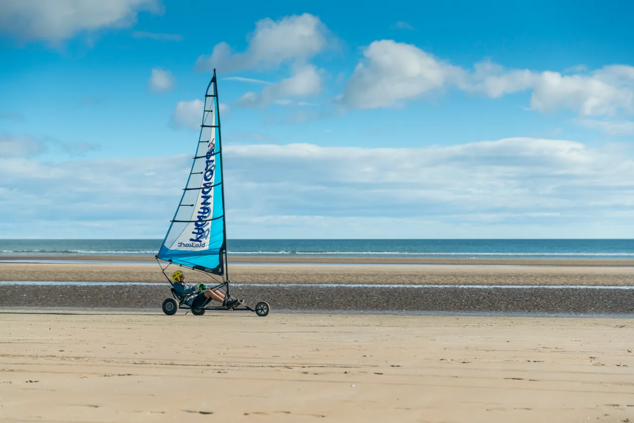 Landyachting – Blown Away