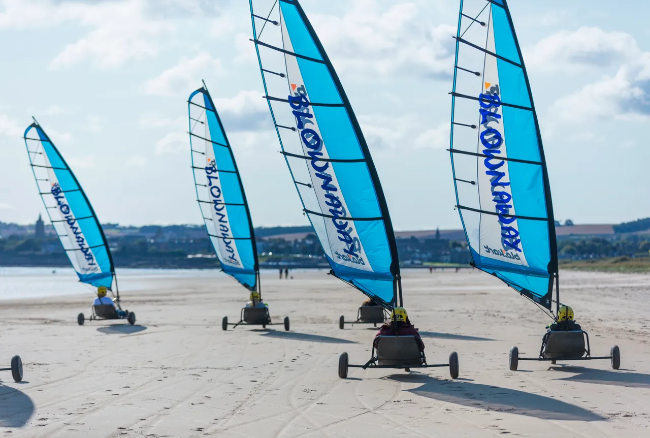 Landyachting – Blown Away