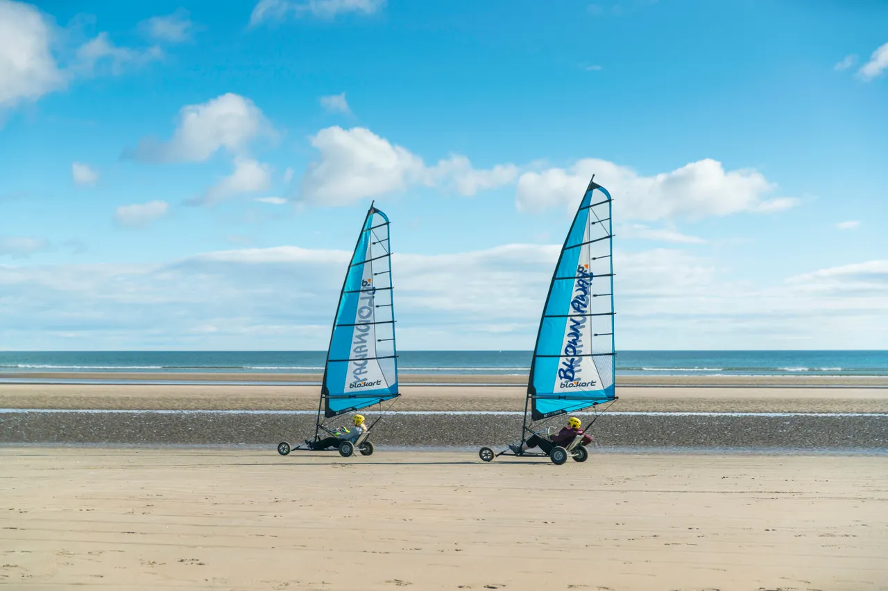 Landyachting – Blown Away