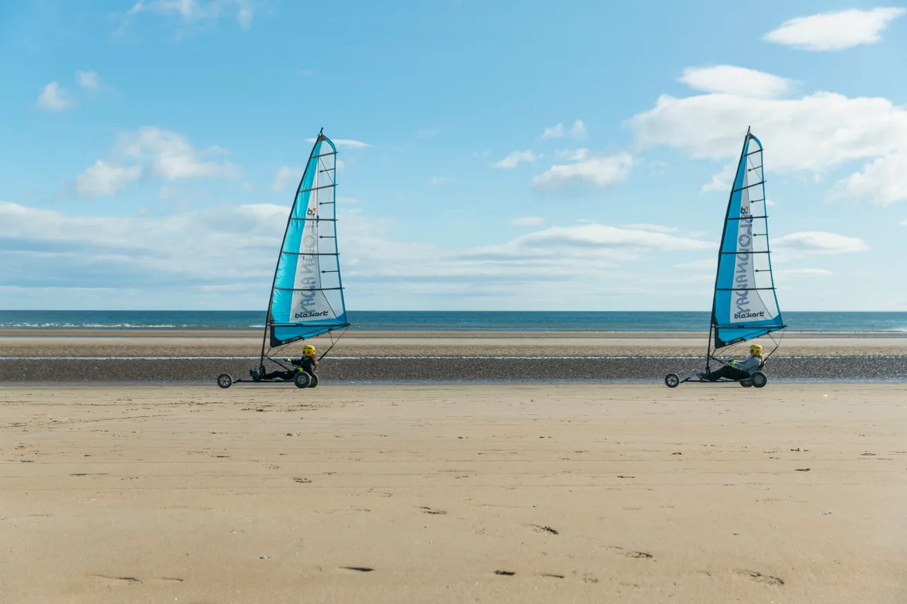 Landyachting – Blown Away