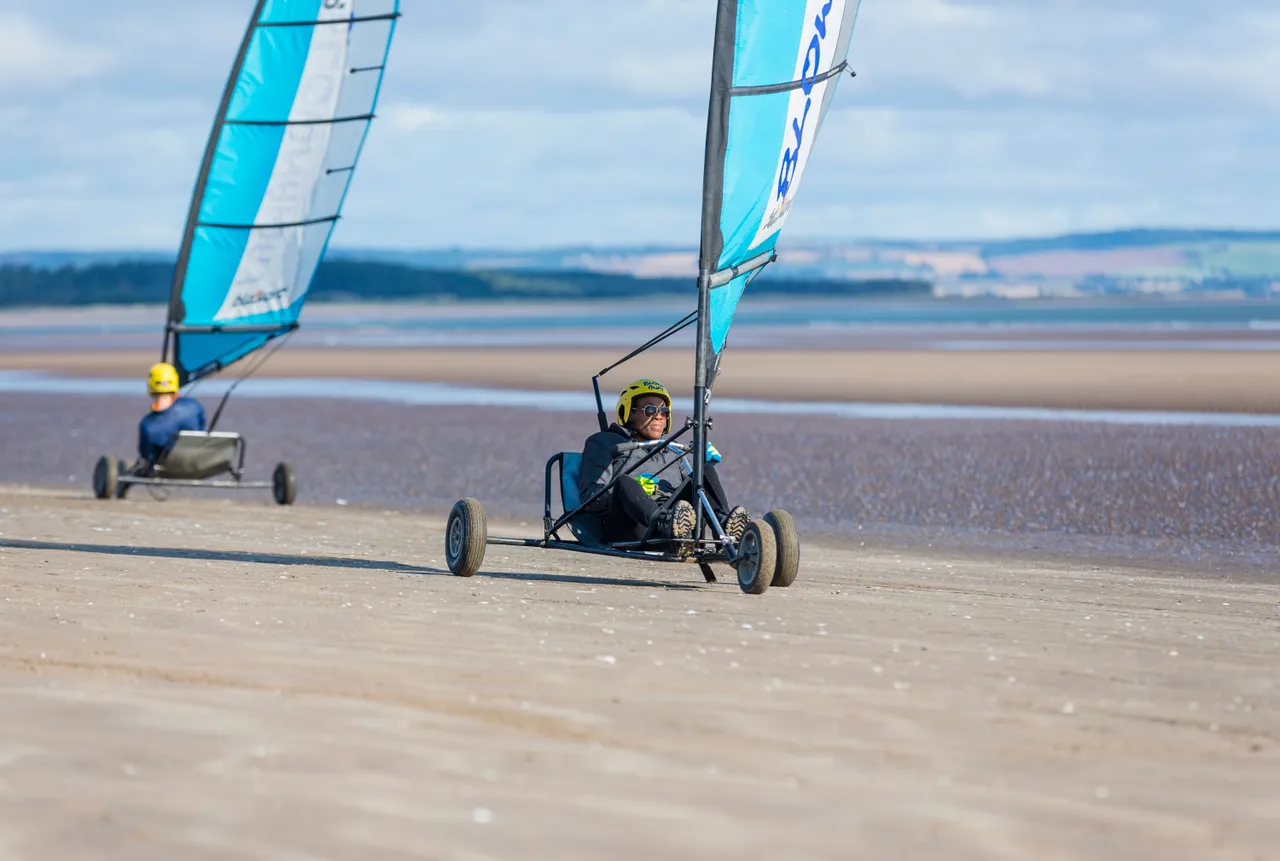 Landyachting – Blown Away