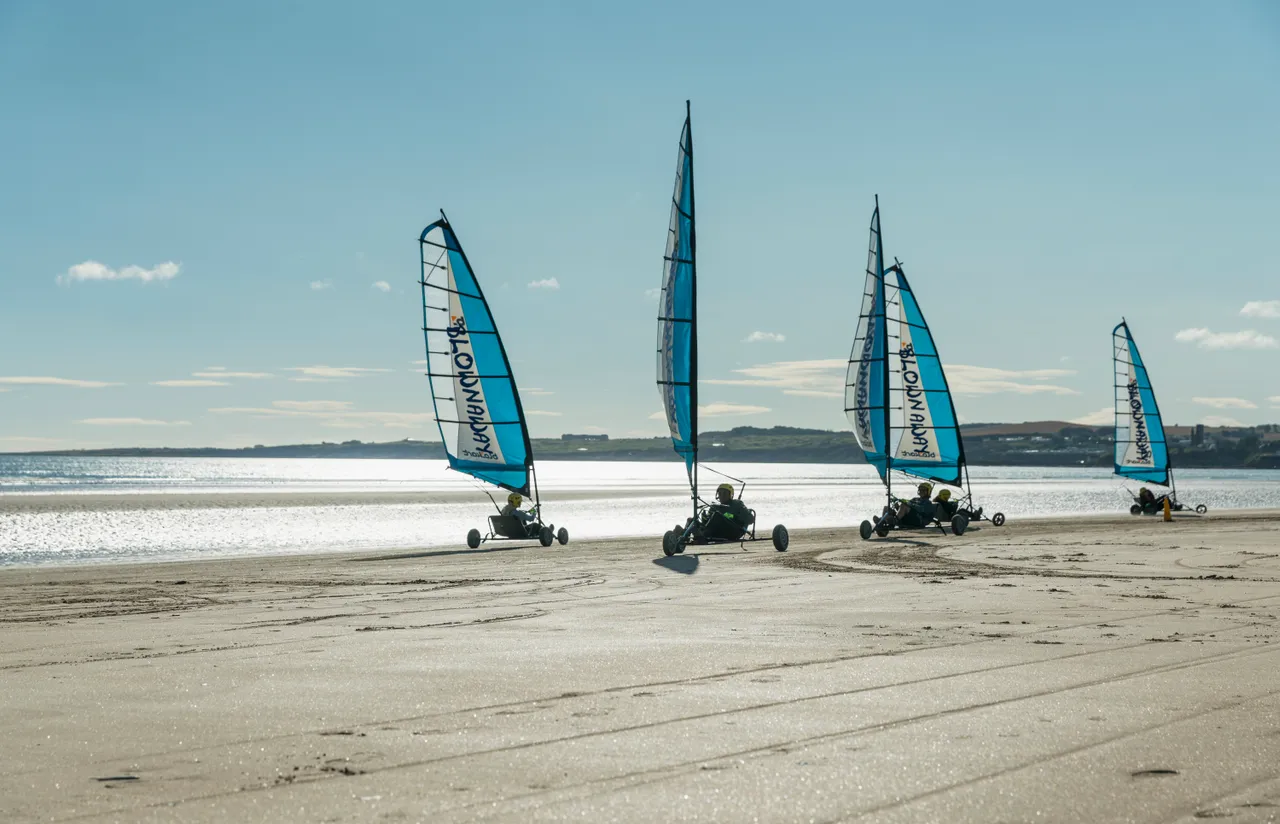Landyachting – Blown Away