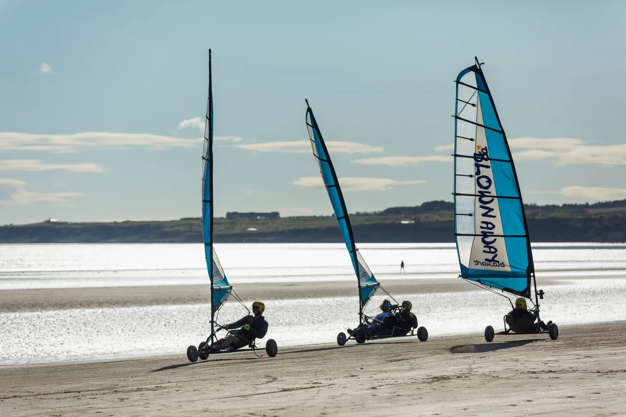 Landyachting – Blown Away