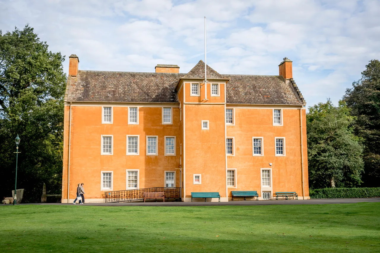 Pittencreiff House