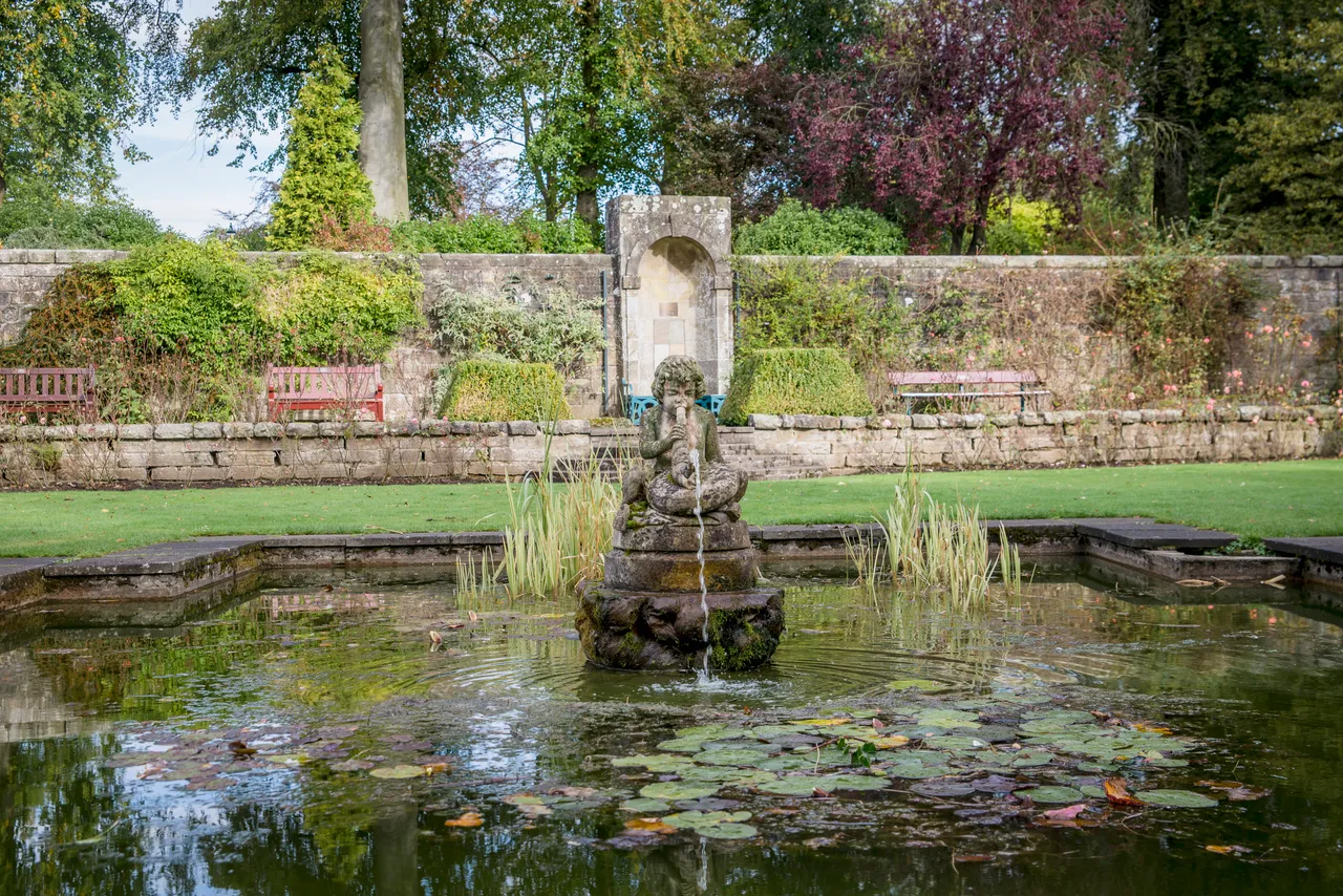Pittencrieff Park