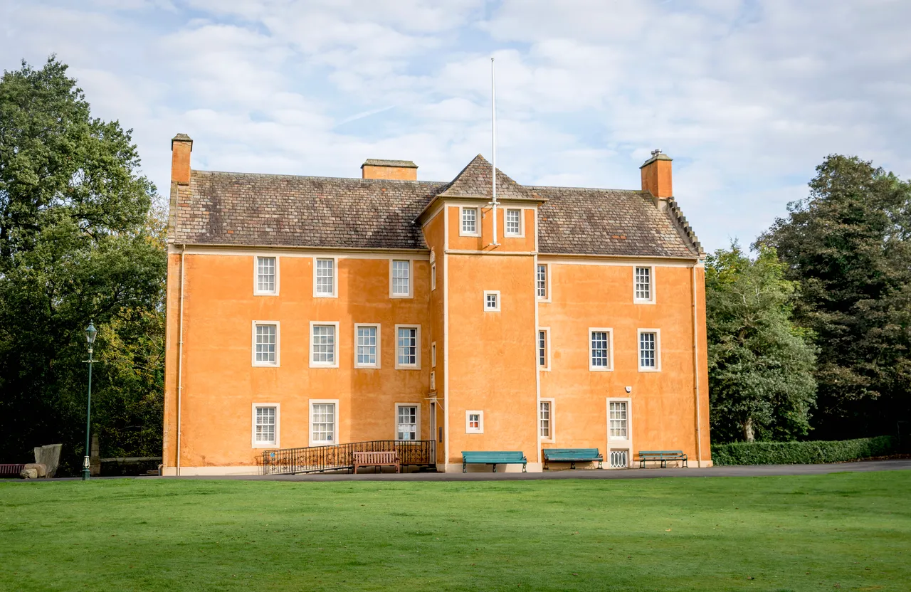 Pittencreiff House
