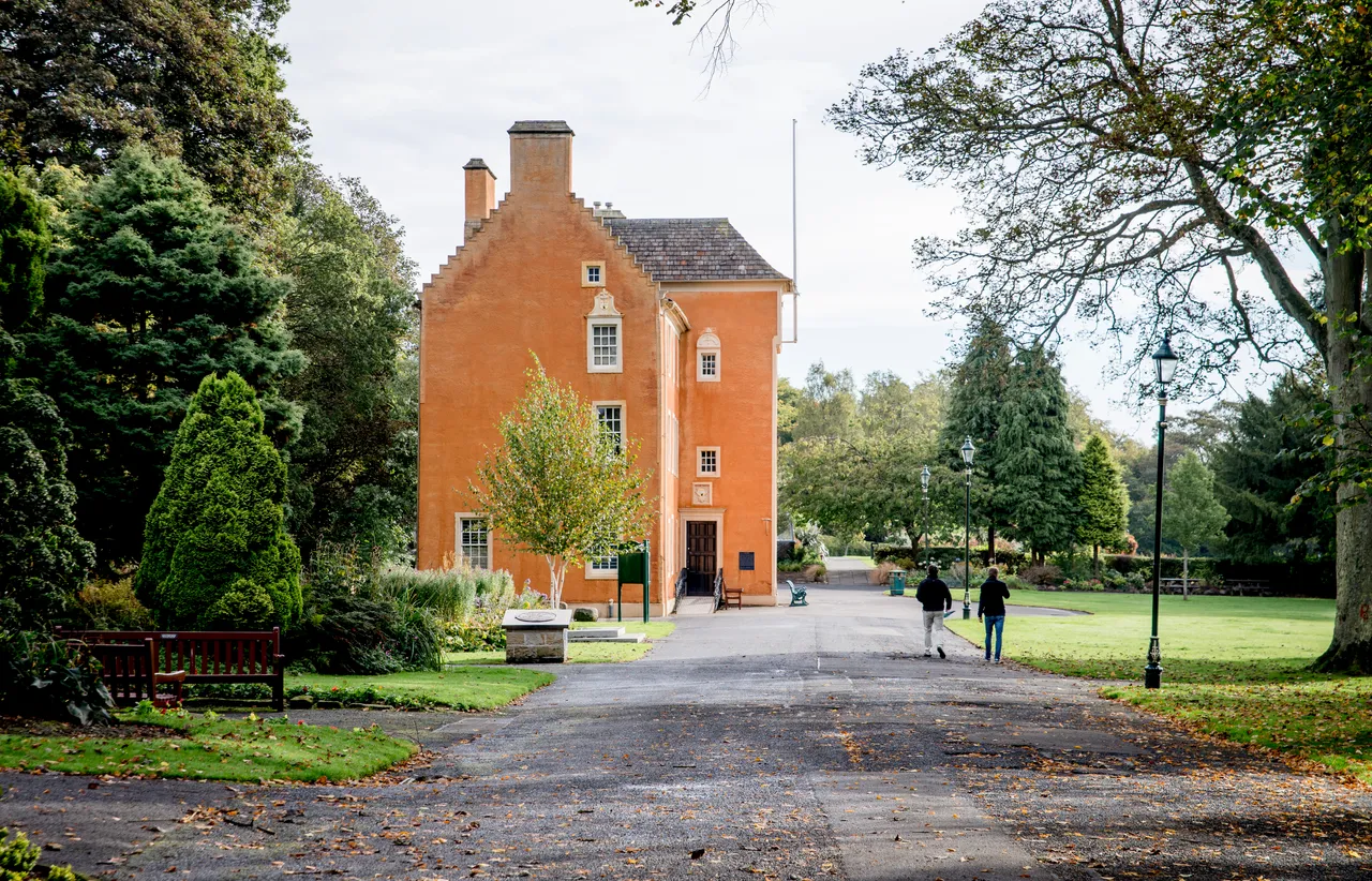 Pittencreiff House