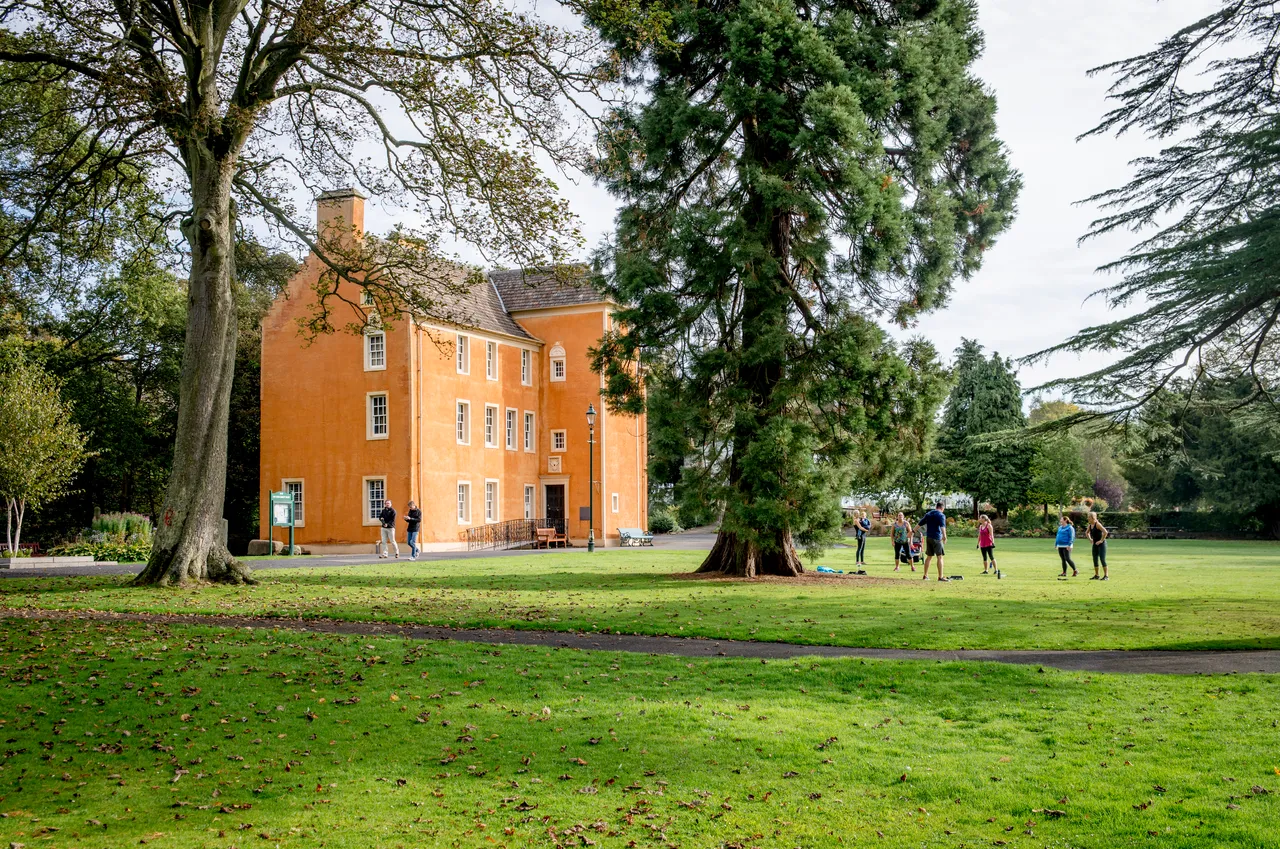 Pittencreiff House