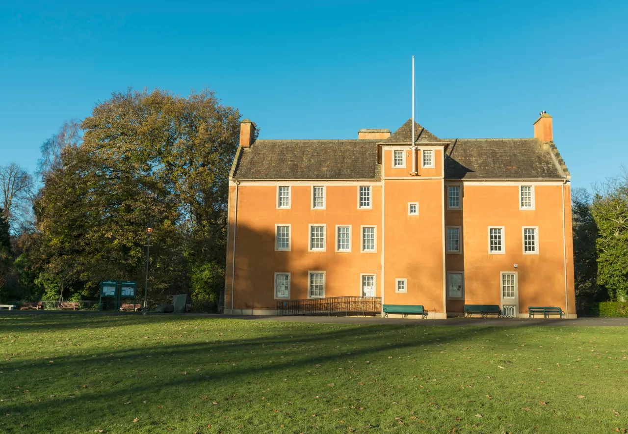 Pittencreiff House