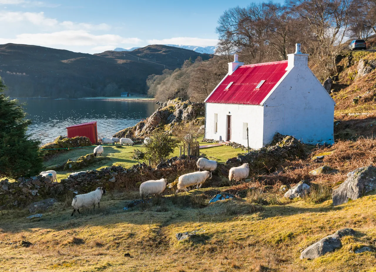 Red Roofed Cottage, Ardheslaig