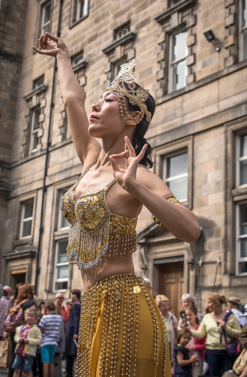 Fringe Street Performer