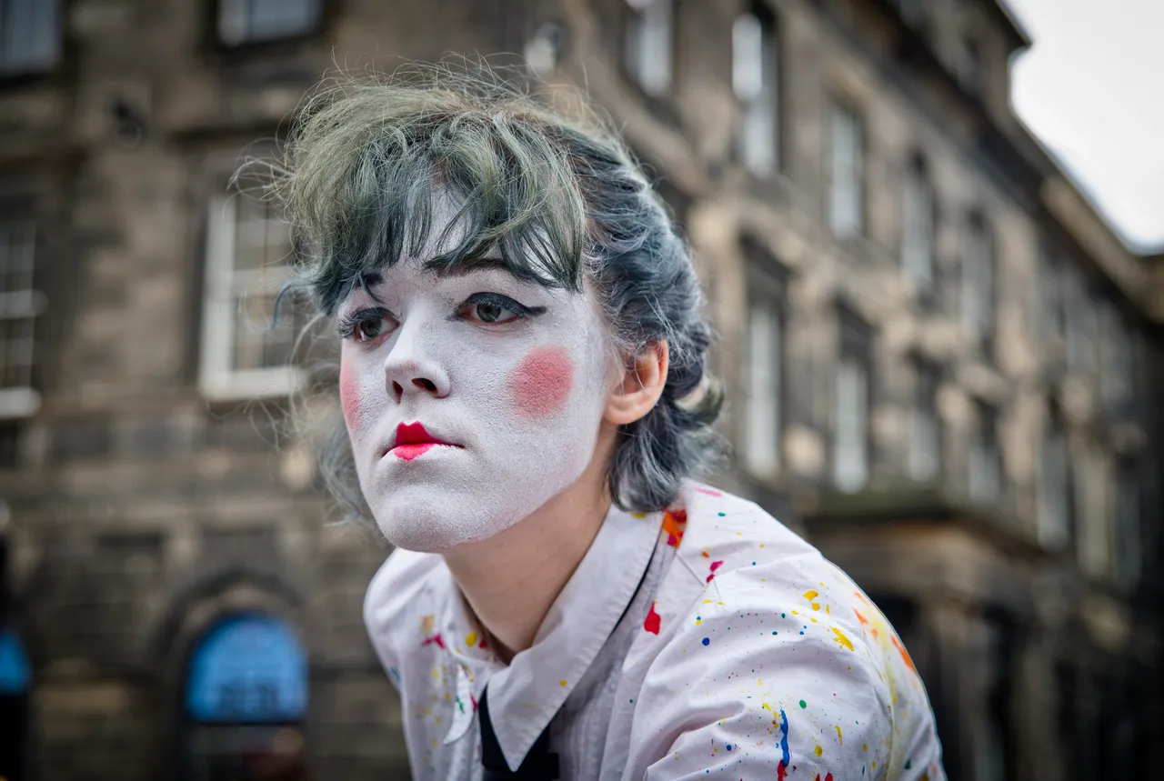 Fringe Street Performer