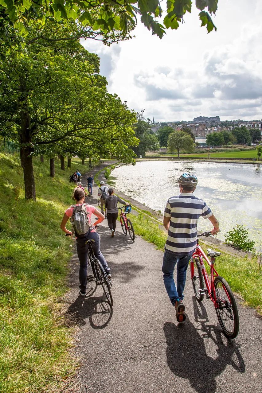 Cyclists at Inverleith Park