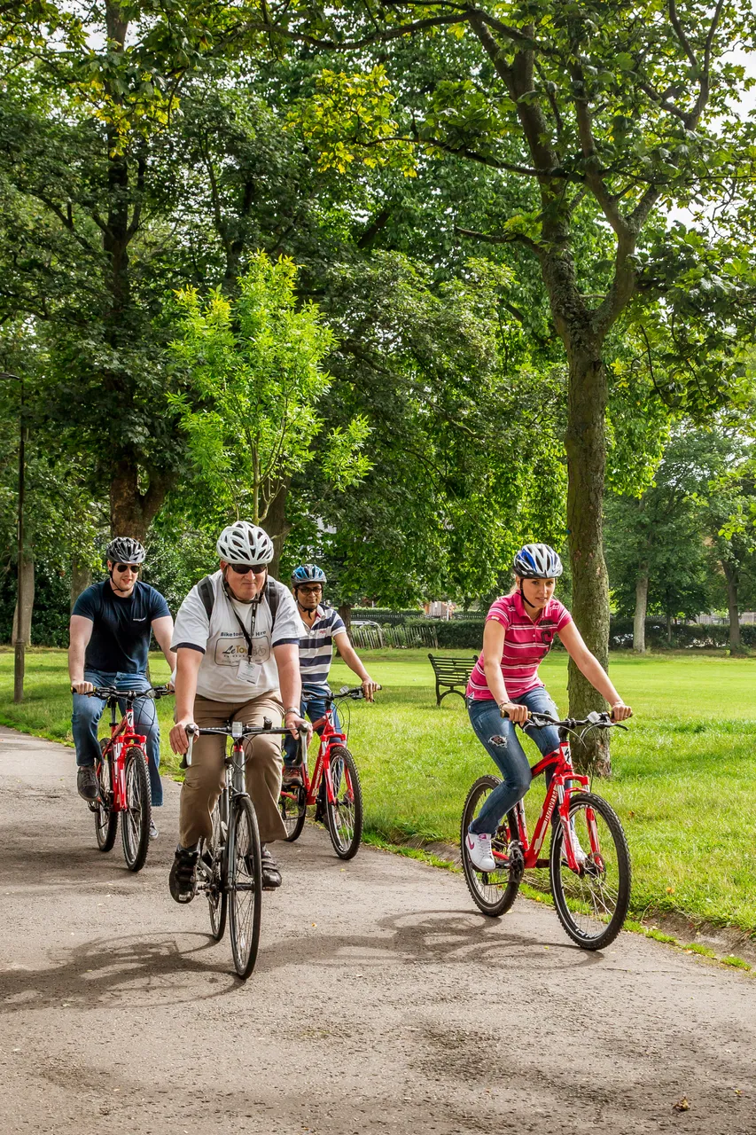 Cyclists at Inverleith Park