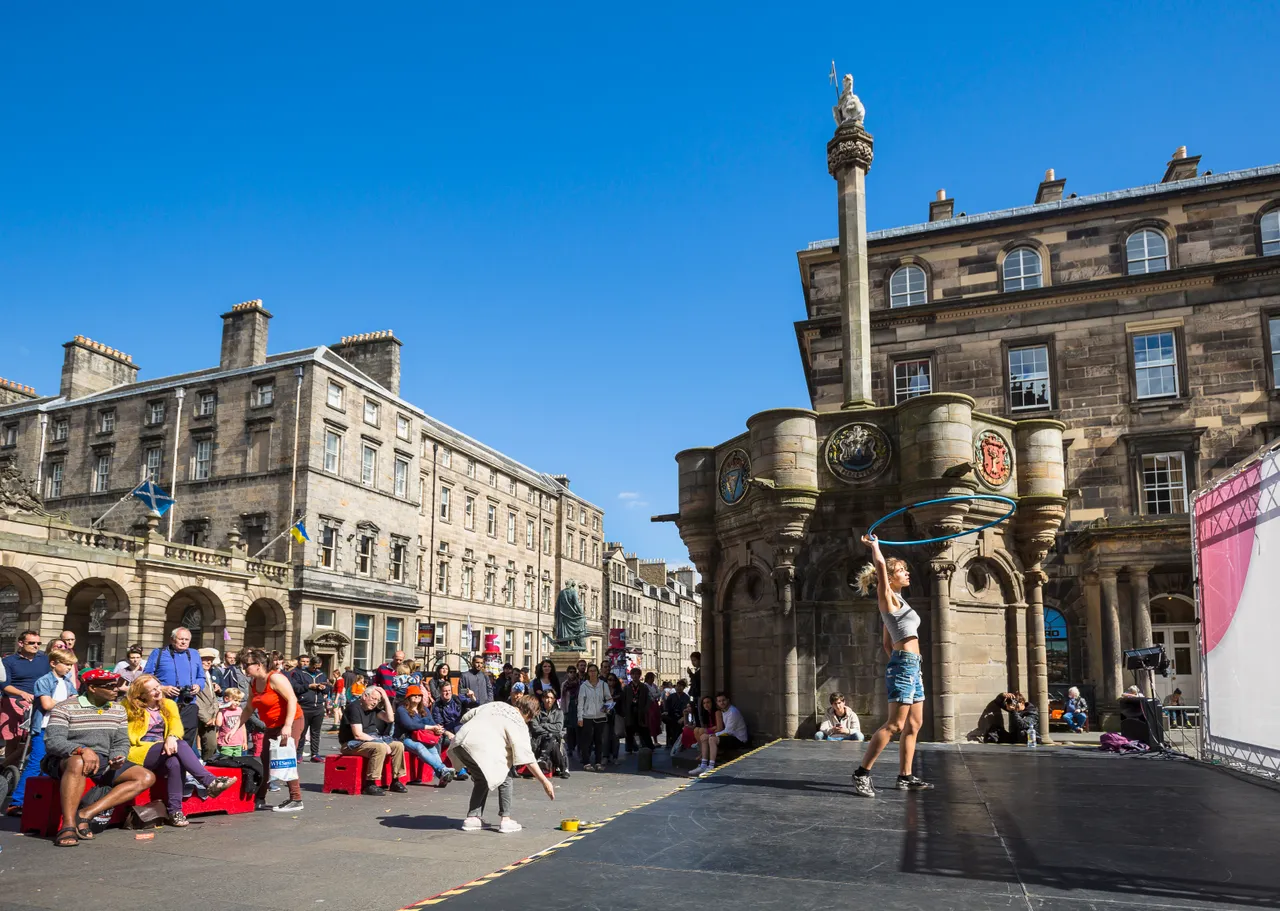 Fringe Street Performer
